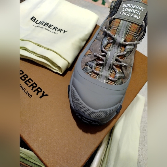 Burberry Arthur M Story Trainers - Picture 12 of 16